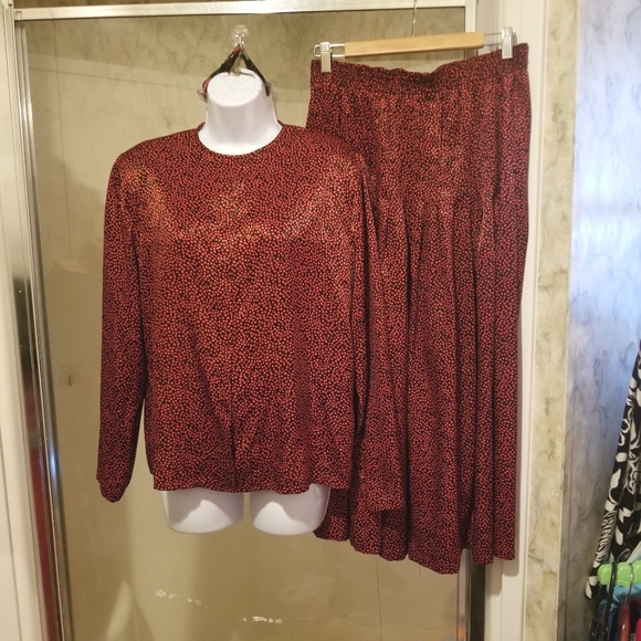 Size M, Evan Picone vintage 2pc black with red dotted top and skirt set - Picture 1 of 6